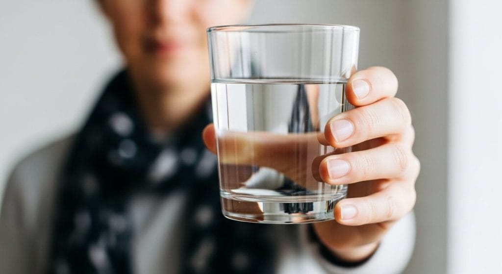 অতিরিক্ত পানি খেলে শরীরে কী সমস্যা হতে পারে